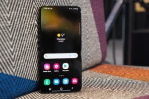 159964 phones review hands on samsung galaxy s22 plus review image1 ka0fsfvtyz