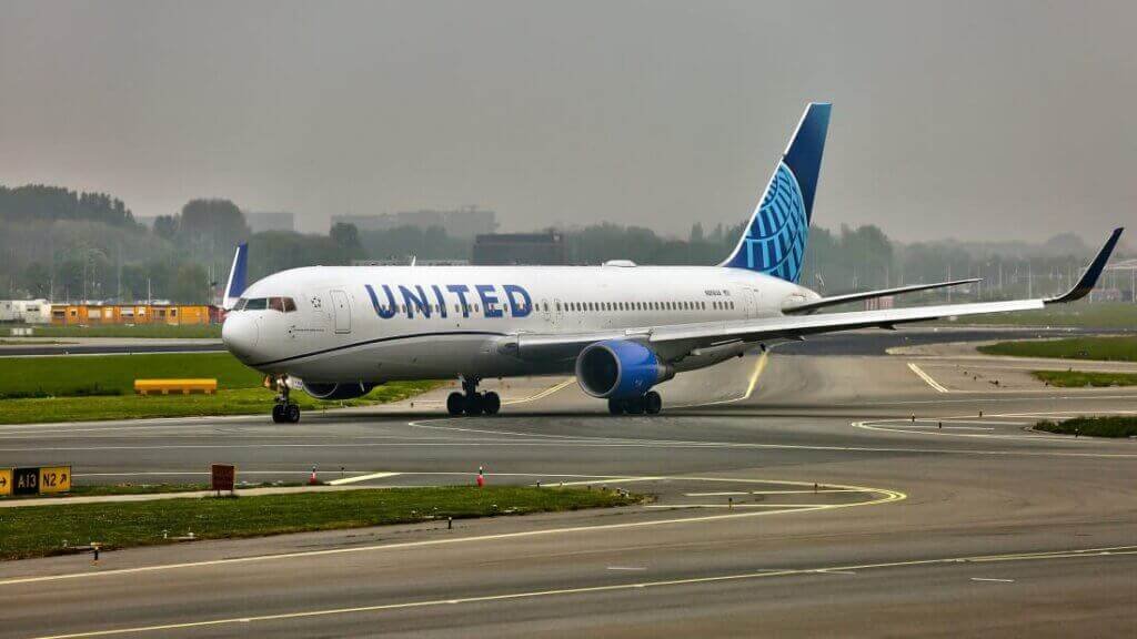 221011182744 united airlines amsterdam file restricted 050322