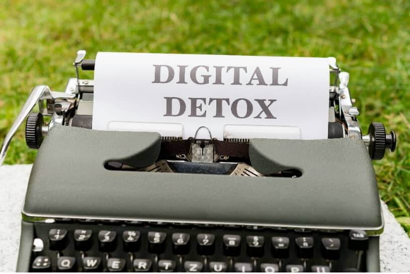Digital Detox: 5 Important Reasons for Taking a Break from Digital Devices to Refresh Your Mind and Body