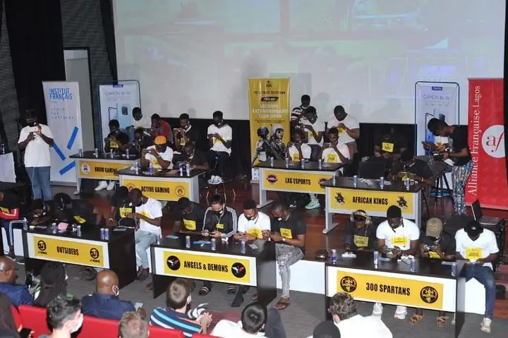 Nigerian gamers playing games on smartphones